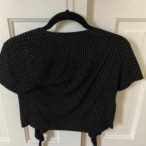 BRANDY MELVILLE WRAP TOP